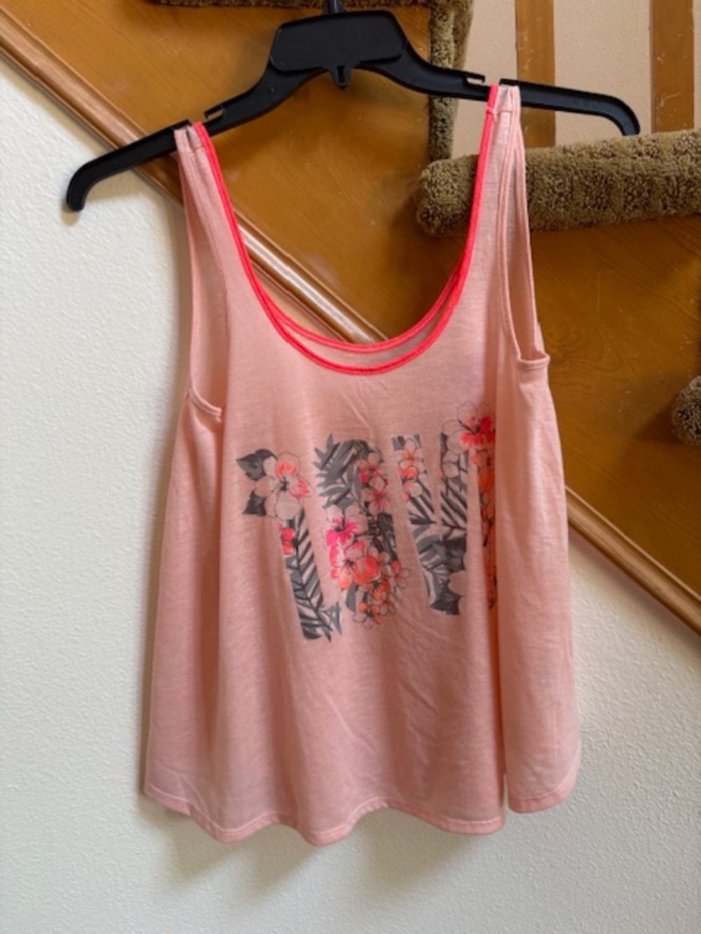 American Eagle Pink Tropical "Love" Aloha Tank excellent condition women size S
